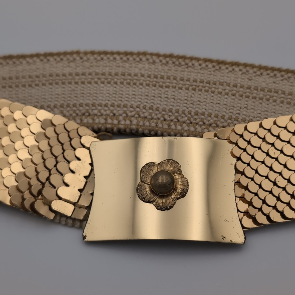 Vintage 70s 80s Gold Tone Fish Scale Stretch Cinch Belt Flower Buckle Disco Glam